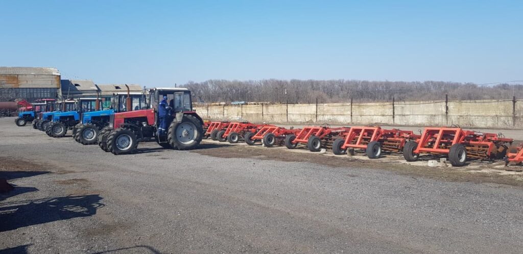 Сельхозтехника ГП «Агро-Донбасс» приступила к проведению весенних полевых работ (фото)